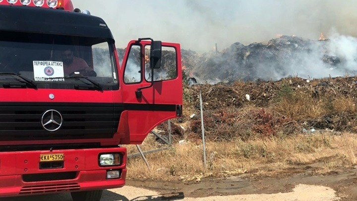 Υπό έλεγχο τέθηκε η πυρκαγιά στο Νεράκι Λαυρίου – Εκτός κινδύνου η ΕΒΟ