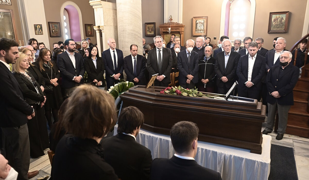Θανάσης Τσούρας: Το τελευταίο αντίο στο ιστορικό στέλεχος του ΠΑΣΟΚ – Ποιοι πήγαν στην κηδεία