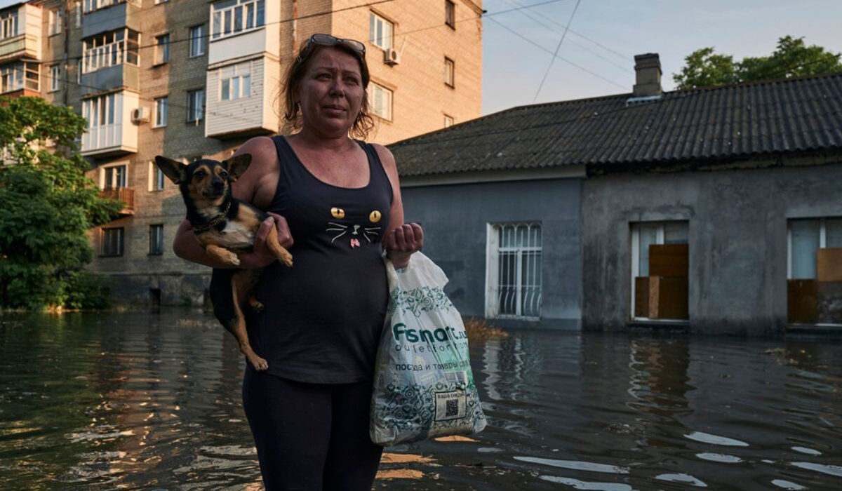 Υδάτινος εφιάλτης στη Χερσώνα: Εικόνες Αποκάλυψης μετά την ανατίναξη του φράγματος – Φόβοι για τη Ζαπορίζια
