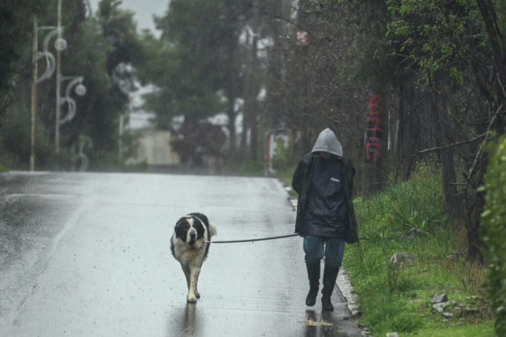Μέχρι πότε θα βρέχει στην Αθήνα: Νέες καταιγίδες σε λίγο