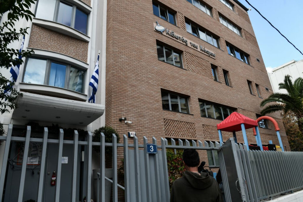 Πόρτα εξόδου για στενούς συνεργάτες του πατέρα Αντωνίου στην «Κιβωτό» – Απολύσεις αποφάσισε το νέο ΔΣ