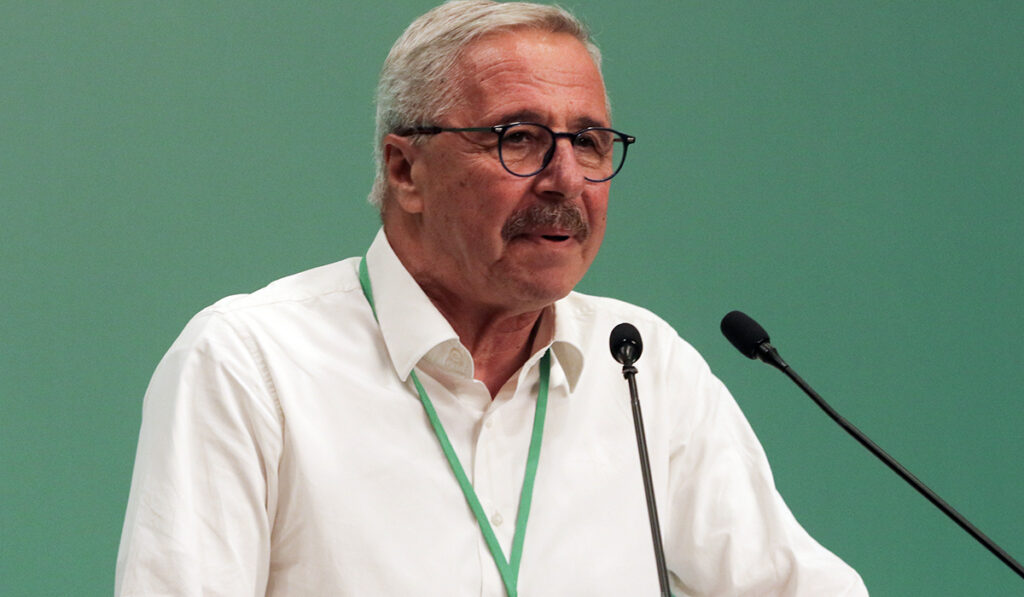 Γιάννης Μανιάτης: Προγεφυρώματα
