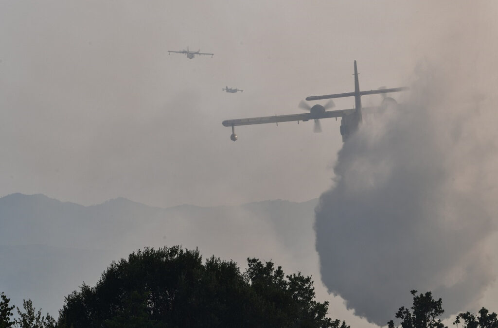 Φωτιά τώρα στην Πεντέλη: H προειδοποίηση των πιλότων για τα 24 εναέρια μέσα