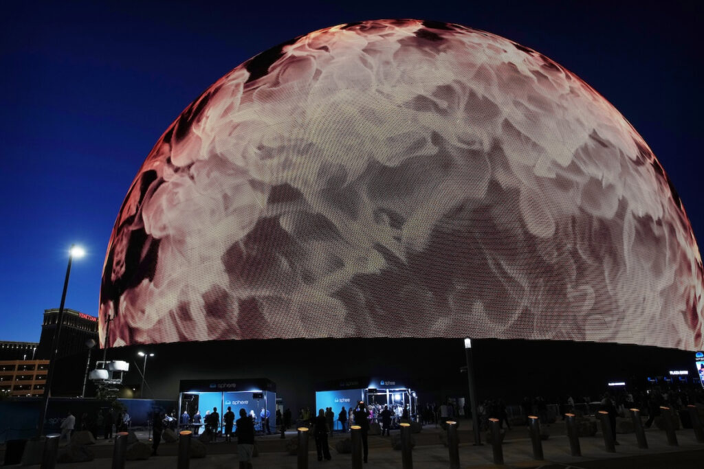 Las Vegas Sphere: Οι U2 εγκαινίασαν την εντυπωσιακή σφαιρική αρένα – «Είναι το μέλλον της μουσικής»