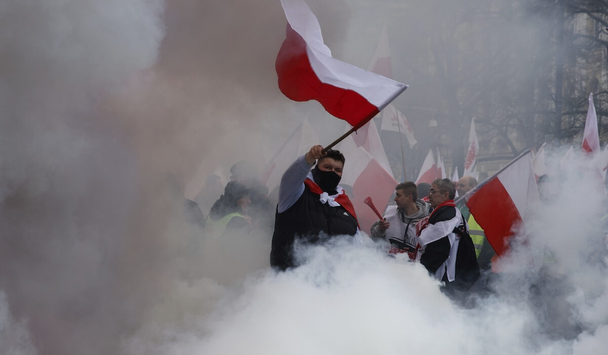 Πολωνία: Βίαιες συγκρούσεις αγροτών – Αστυνομίας γύρω από το κοινοβούλιο