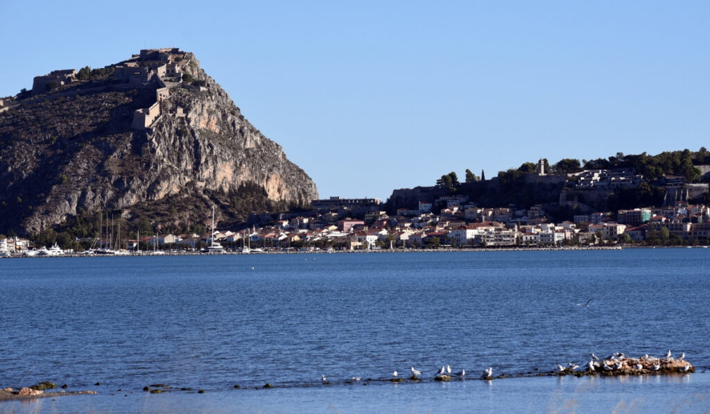 Meteo: Αίθριος καιρός με ενισχυμένους ανέμους την Τετάρτη 29/3