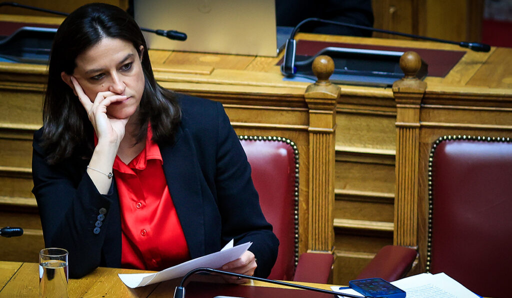 Αδιάβαστη για το ΑΕΠ στην Παιδεία, αδιάβαστη και για τους 17άρηδες που ψηφίζουν πρώτη φορά