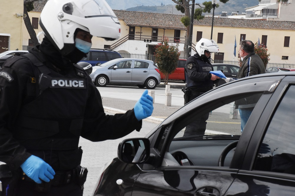Νέα μέτρα για τον κορονοϊό: Τι αναμένεται τα επόμενα 24ωρα