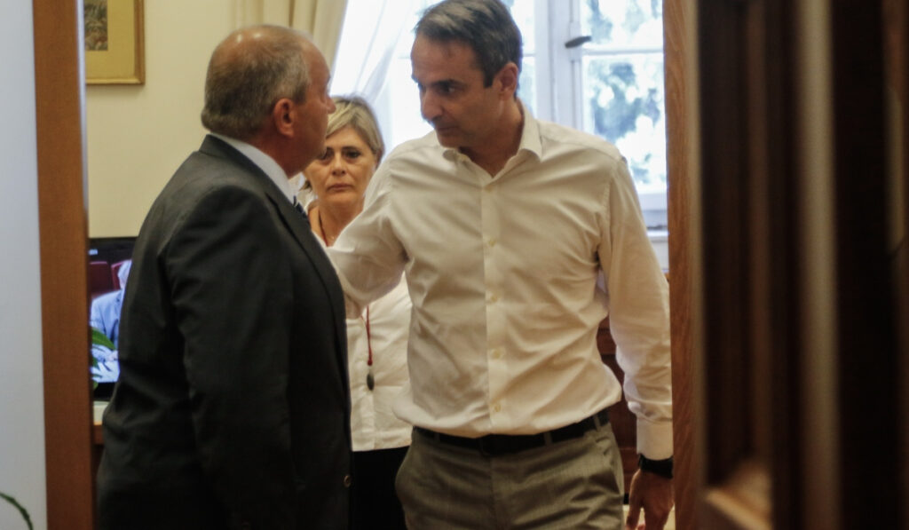 Το τηλεφώνημα Μητσοτάκη σε Καραμανλή για να τον μεταπείσει – Τι ειπώθηκε
