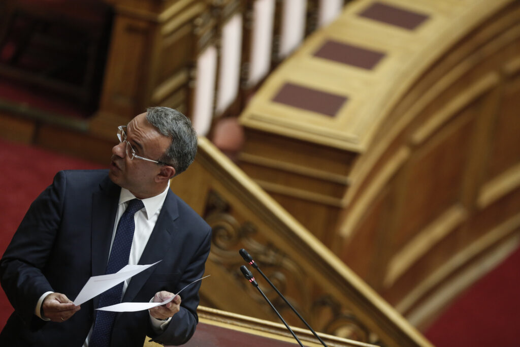 Σε «vertigo» ο Σταϊκούρας για τα πλεονάσματα