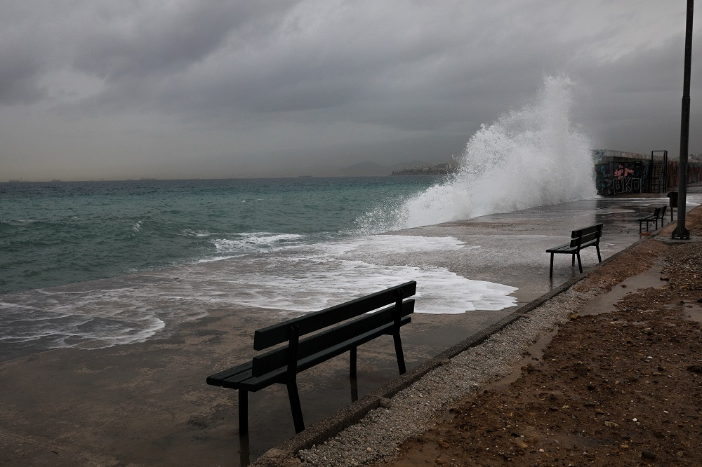 Καιρός: Επιδείνωση αύριο, Δευτέρα, με ισχυρά φαινόμενα