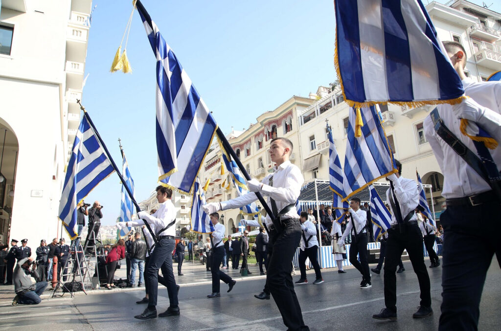 Διχασμός για τις παρελάσεις την 28η Οκτωβρίου: Διαφωνούν κυβέρνηση και ειδικοί