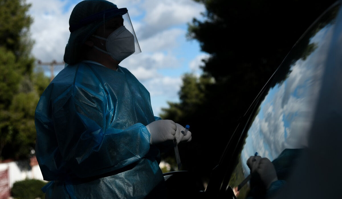 Πρόβλεψη για νέο ρεκόρ με 60.000 κρούσματα «ακόμη και σήμερα ή αύριο»