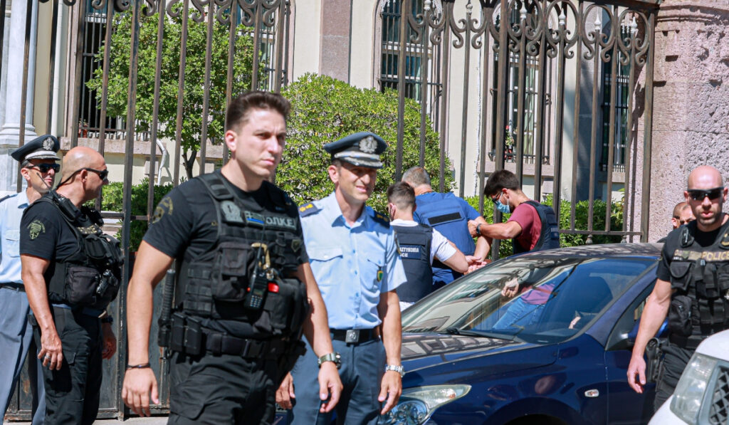 Βιασμός 14χρονης στη Λέσβο: Προφυλακιστέος ο 53χρονος αστυνομικός
