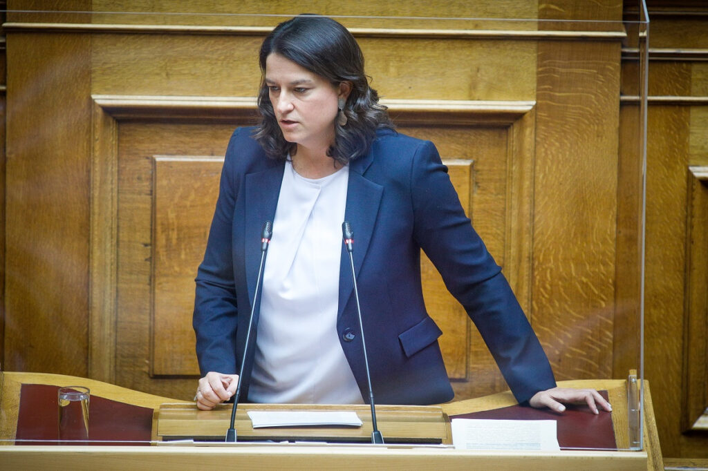 Μετωπική Κεραμέως με τους εκπαιδευτικούς: Κατέθεσε αγωγή για την αξιολόγηση