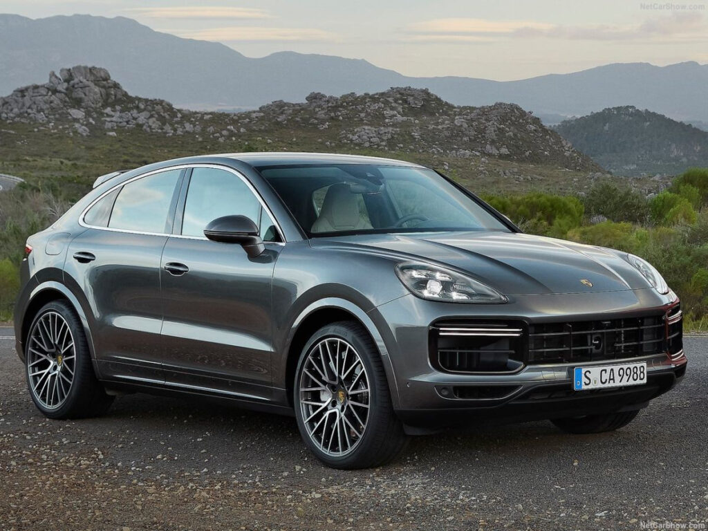 Η Porsche αναβαθμίζει τη γκάμα του Cayenne