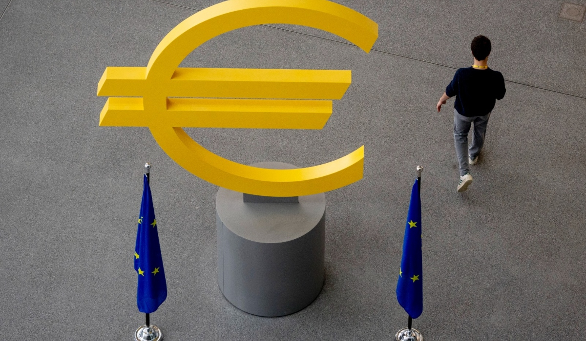 «Τοκογλύφοι» με κοστούμι – Οι τράπεζες βγάζουν υπερκέρδη από τα σχεδόν μηδενικά επιτόκια των καταθέσεων