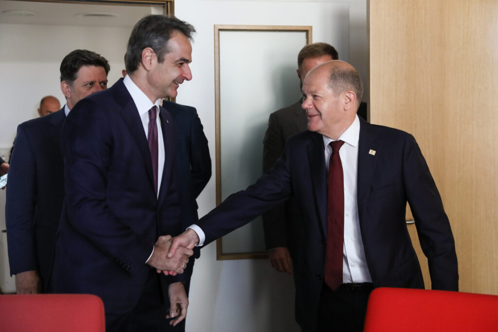 Οι «γκρίζες ζώνες» της συμφωνίας που αποκάλυψε ο Σολτς για τα τεθωρακισμένα