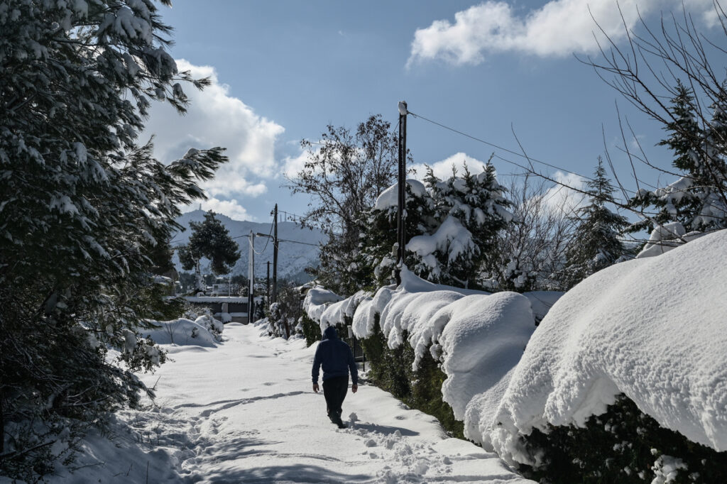 Πολικές θερμοκρασίες και μπόρες χιονιού – Πού είχαμε χιονοπτώσεις