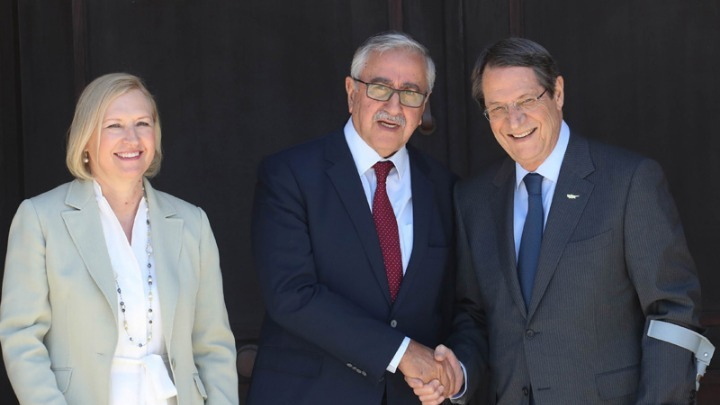Αναστασιάδης μετά τη συνάντηση με Ακιντζί: Κοινή βάση για να διεξαχθούν συνομιλίες