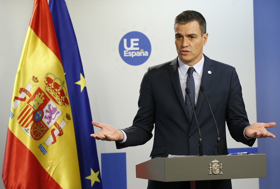 Πέδρο Σάντσεθ: Ζητά από τον Τόρα να καταδικάσει τα επεισόδια στην Καταλονία