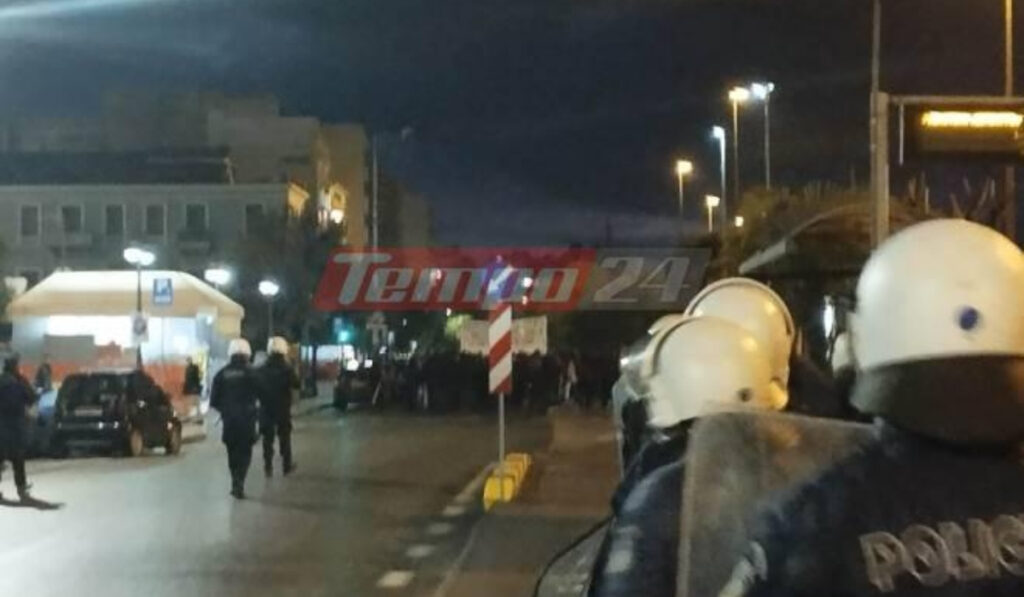 Ένταση στην Πάτρα σε πορεία για τα Τέμπη – Φθορές σε τράπεζα