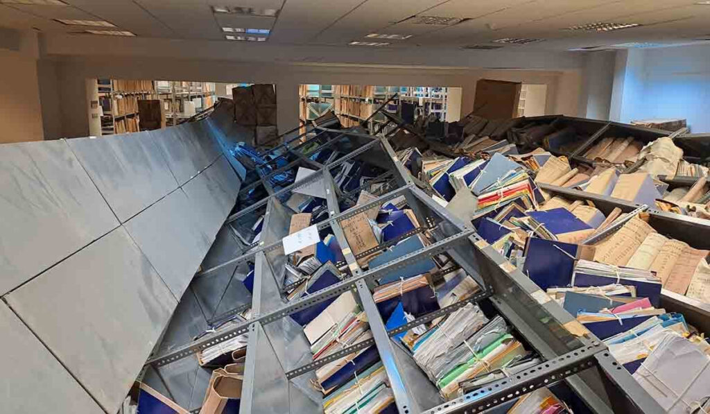Εισαγγελική έρευνα για τα ράφια «ντόμινο» που καταπλάκωσαν δύο άτομα στο Εφετείο