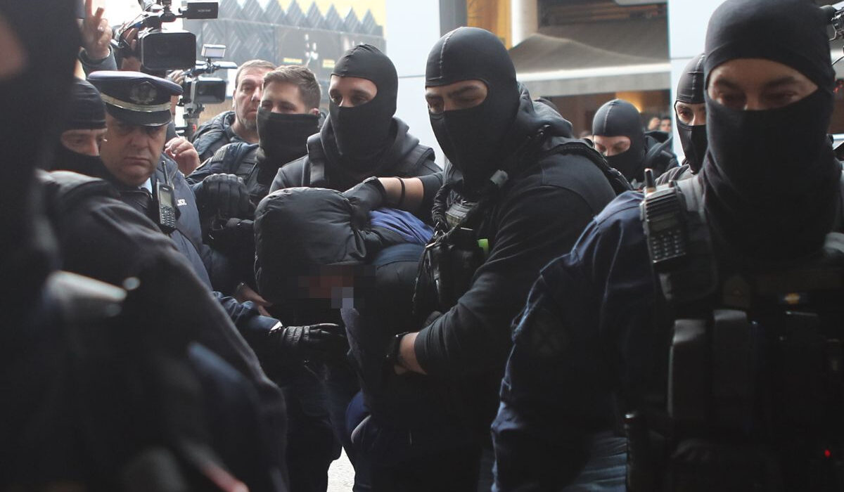 «Δεν ήξερα να χρησιμοποιώ φωτοβολίδα, δεν είχα πρόθεση να προκαλέσω βλάβη»: Η απολογία του 18χρονου
