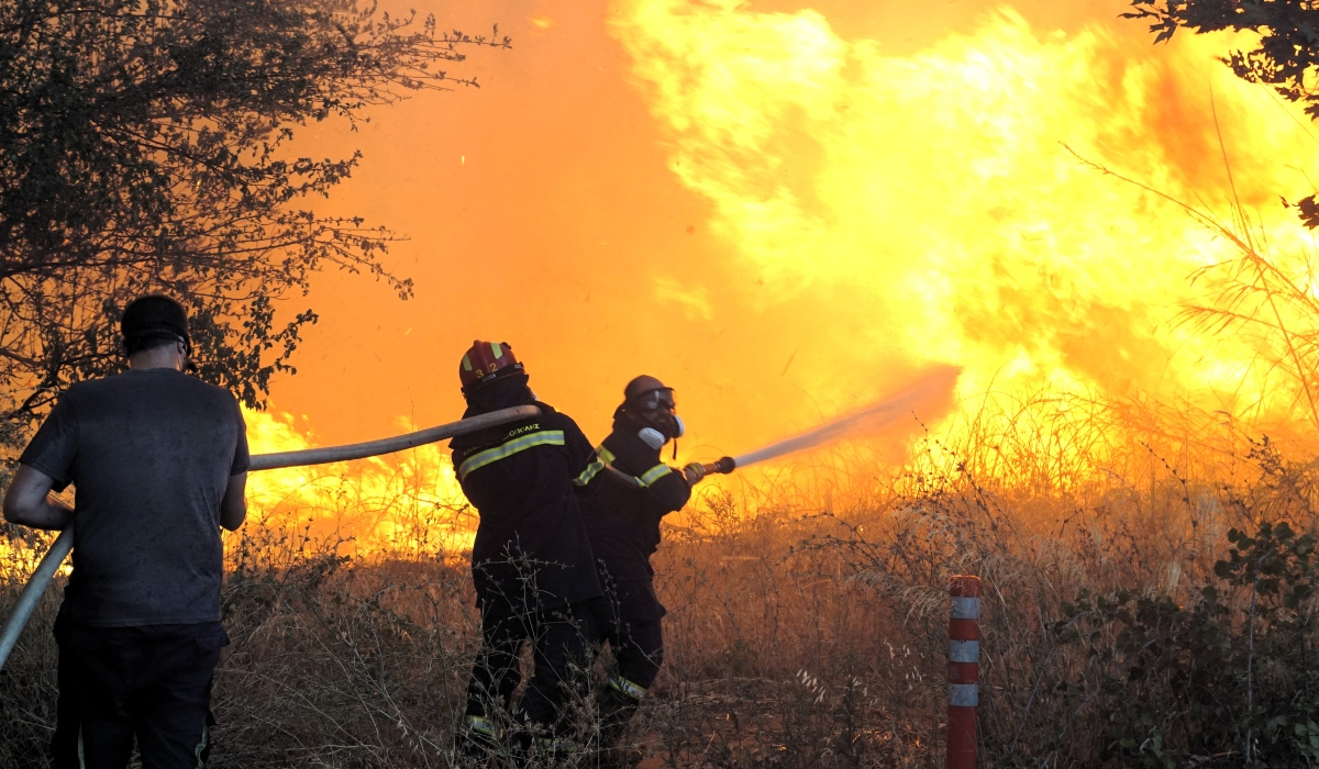 Φωτιά στην Αττική: Γιατί εξαπλώθηκε τόσο γρήγορα – Τι λέει ο καθηγητής Λέκκας