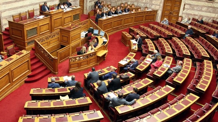 Βουλή: Τη Δευτέρα η συζήτηση σε επίπεδο αρχηγών για τις συνέπειες της Covid-19