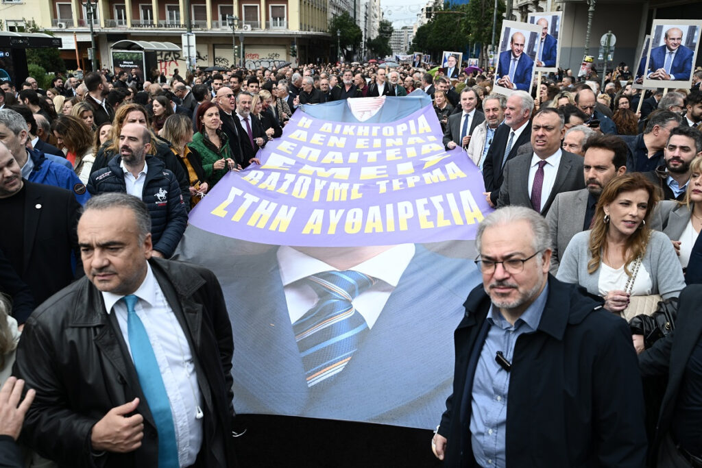 Στους δρόμους οι ελεύθεροι επαγγελματίες: Κινητοποιήσεις σε όλη τη χώρα για το νέο φορολογικό (Φωτογραφίες)