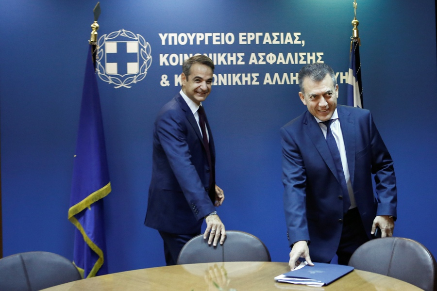 Στο υπουργείο Εργασίας ο Κυρ. Μητσοτάκης