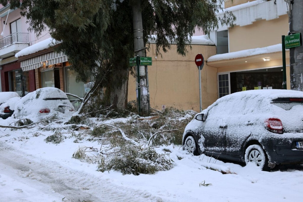 Ποιες επιχειρήσεις θα ανοίξουν την Τετάρτη μέσα στη γενική αργία