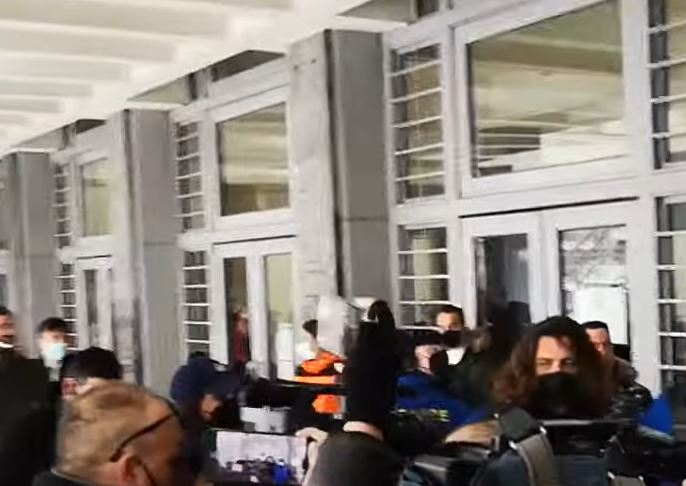 Δολοφονία Άλκη: Ένταση και προπηλακισμοί στα δικαστήρια