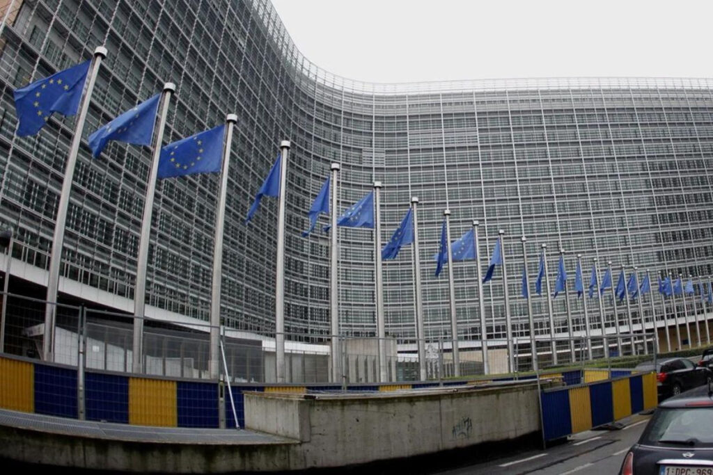 Παράνομες παρακολουθήσεις: Εξηγήσεις από την Αθήνα ζητά η Κομισιόν
