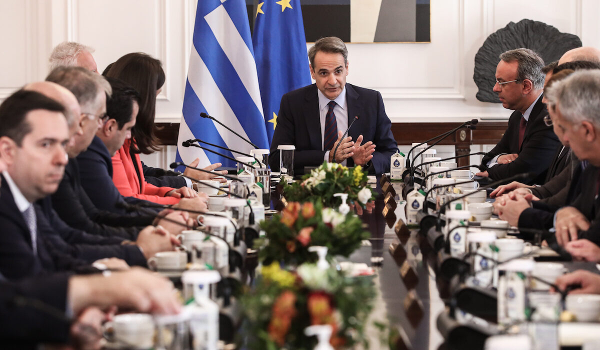 Γκάλοπ ΝΔ: Οι «οιωνοί» του Σταν Γκρίνμπεργκ και οι δυσοίωνες προβλέψεις κορυφαίων υπουργών
