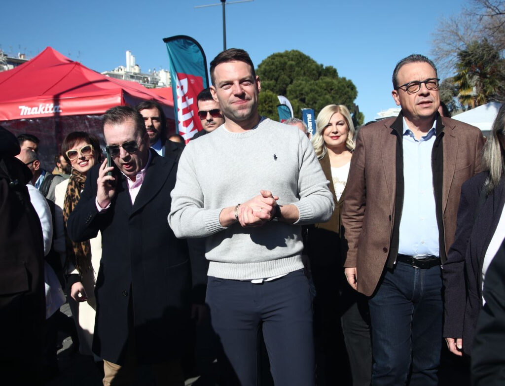 Στα αγροτικά μπλόκα ο Κασσελάκης: «Σηκώστε ανάστημα, είμαστε δίπλα σας»