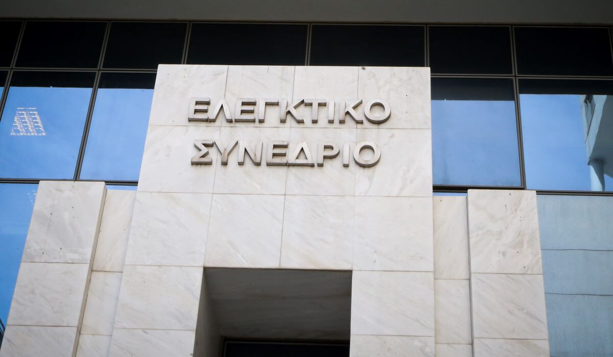 Δεν κάνει πίσω η κυβέρνηση μετά την «βόμβα» του Ελεγκτικού Συνεδρίου για τις συντάξεις των δικαστών