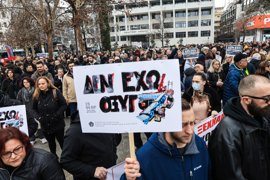 Τέμπη: Βούλιαξε και η Λάρισα