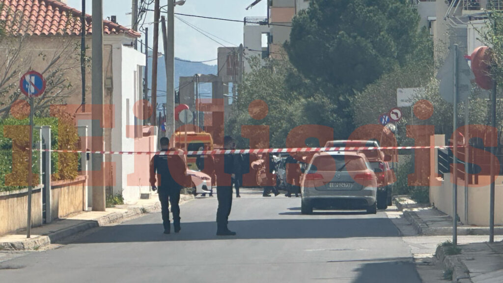 Συναγερμός στο Κορωπί: 51χρονος εισέβαλε στο ΑΤ και τραυμάτισε αστυνομικούς με κατσαβίδι