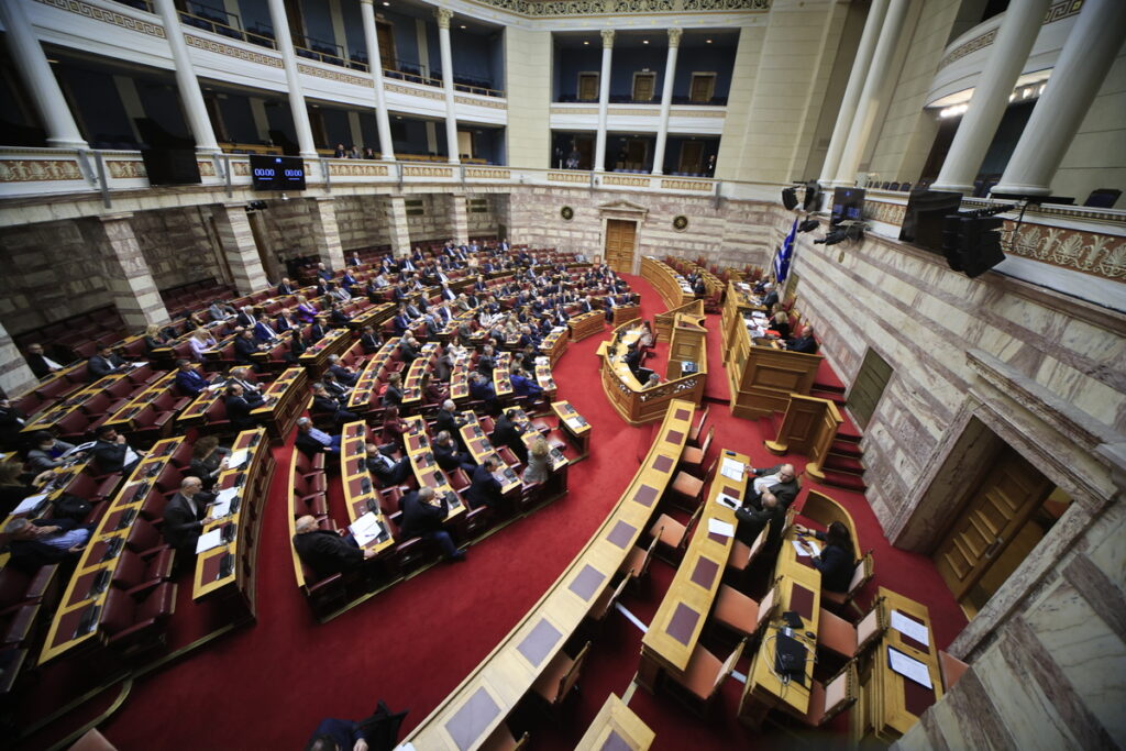 Πρόταση δυσπιστίας: Το τριήμερο «μαρτύριο της σταγόνας» για την κυβέρνηση στη Βουλή