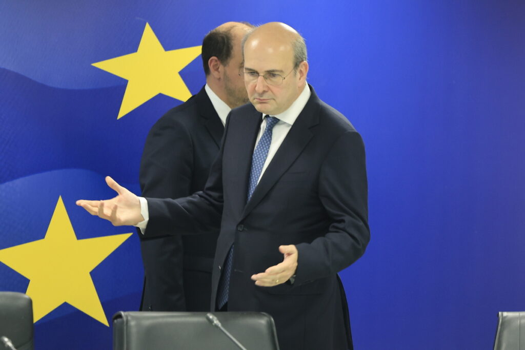 Χατζηδάκης: Με τη μείωση της φοροδιαφυγής μειώνουμε φόρους και στηρίζουμε την κοινωνία