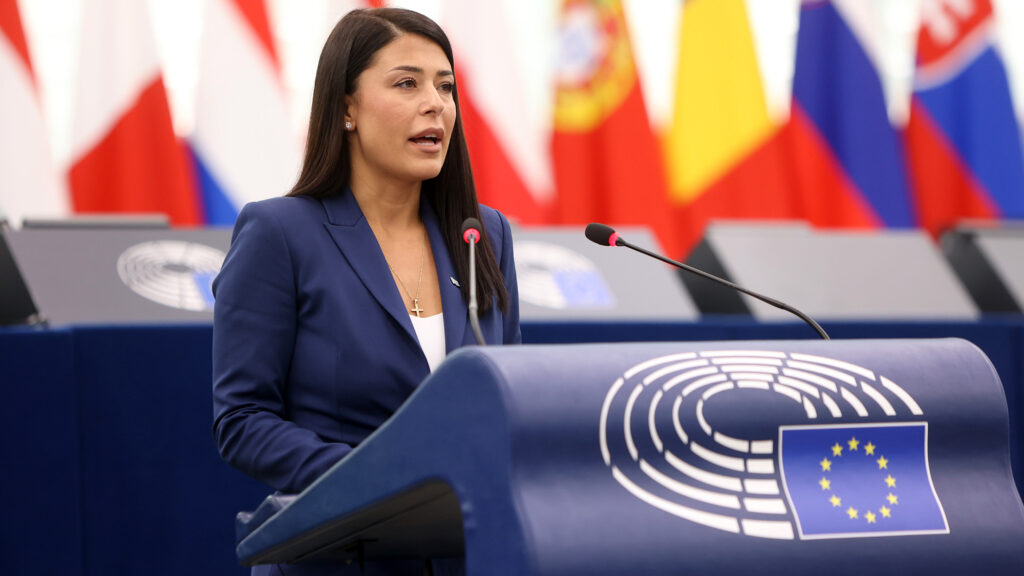 Η Λατινοπούλου για Σαμαρά: Τον σέβομαι, φυσικά και μιλάμε