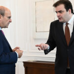 Ανασχηματισμός: Με δυο «κομβικούς» υπουργούς και... λαοσύναξη υφυπουργών