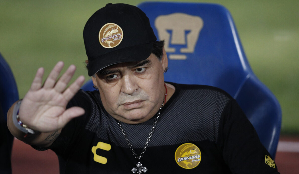 Αποκαλύψεις για τον θάνατο του Μαραντόνα: Γιατρός ήταν δίπλα στο κρεβάτι του, αλλά δεν έκανε τίποτα