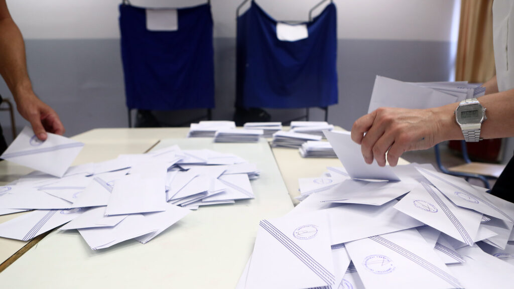 Δημοσκόπηση: Στο 22,2% η ΝΔ, εδραιώνεται στη δεύτερη θέση η Πλεύση Ελευθερίας