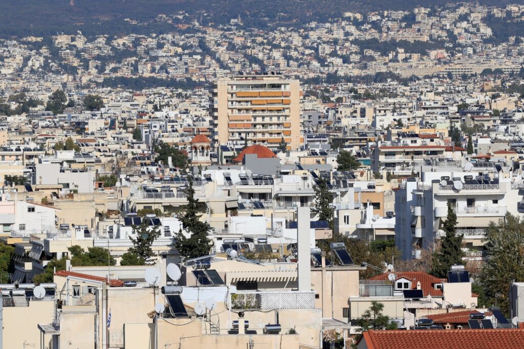 Κόστος στέγασης: Αρνητική πρωτιά και με διαφορά για την Ελλάδα στην ΕΕ – Tο 35% του εισοδήματος πάει στο σπίτι