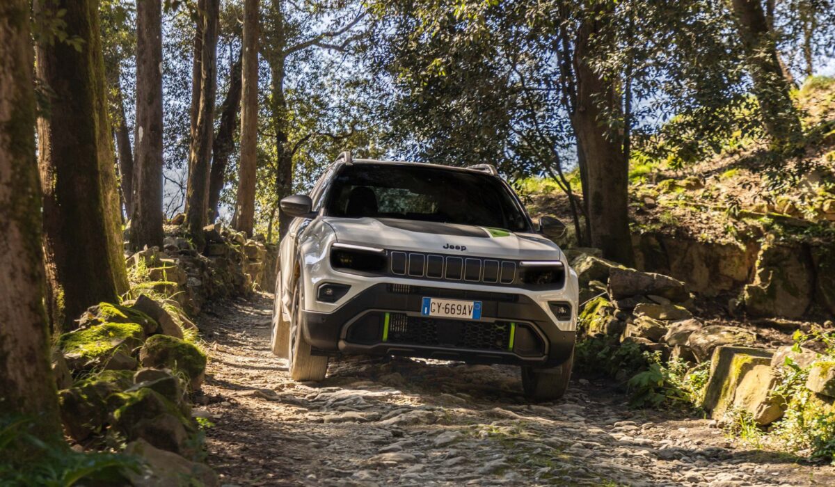 Δοκιμάζουμε στην Ιταλία το τετρακίνητο Jeep Avenger 4xe – Η τιμή του