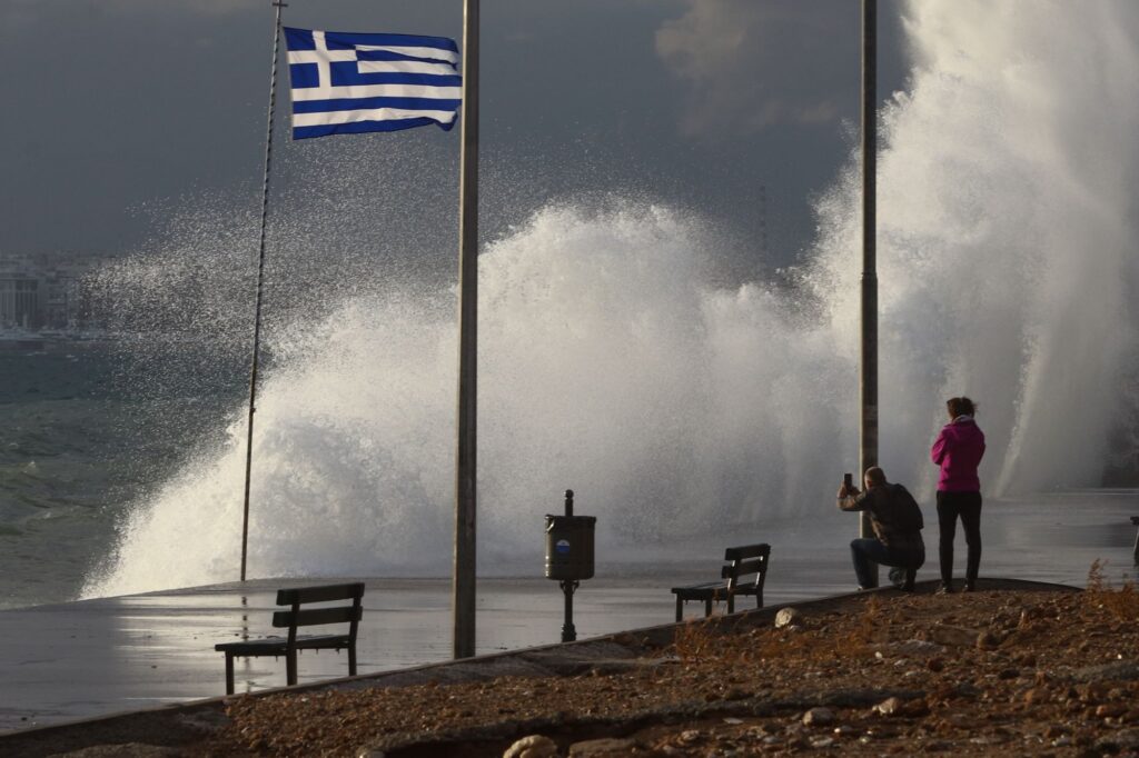 Παραλίες και ήλιος τέλος για 90 ώρες: Πρωτόγνωρη αλλαγή του καιρού φέρνει ο «ουκρανικός χιονιάς»