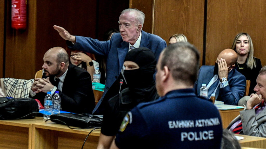 Αναβλήθηκε για τις 24/9 η δίκη του Κ. Πλεύρη για τους ναζιστικούς χαιρετισμούς
